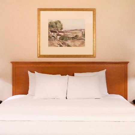 Hampton Inn & Suites Адисън Екстериор снимка