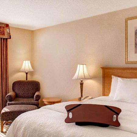 Hampton Inn & Suites Адисън Екстериор снимка