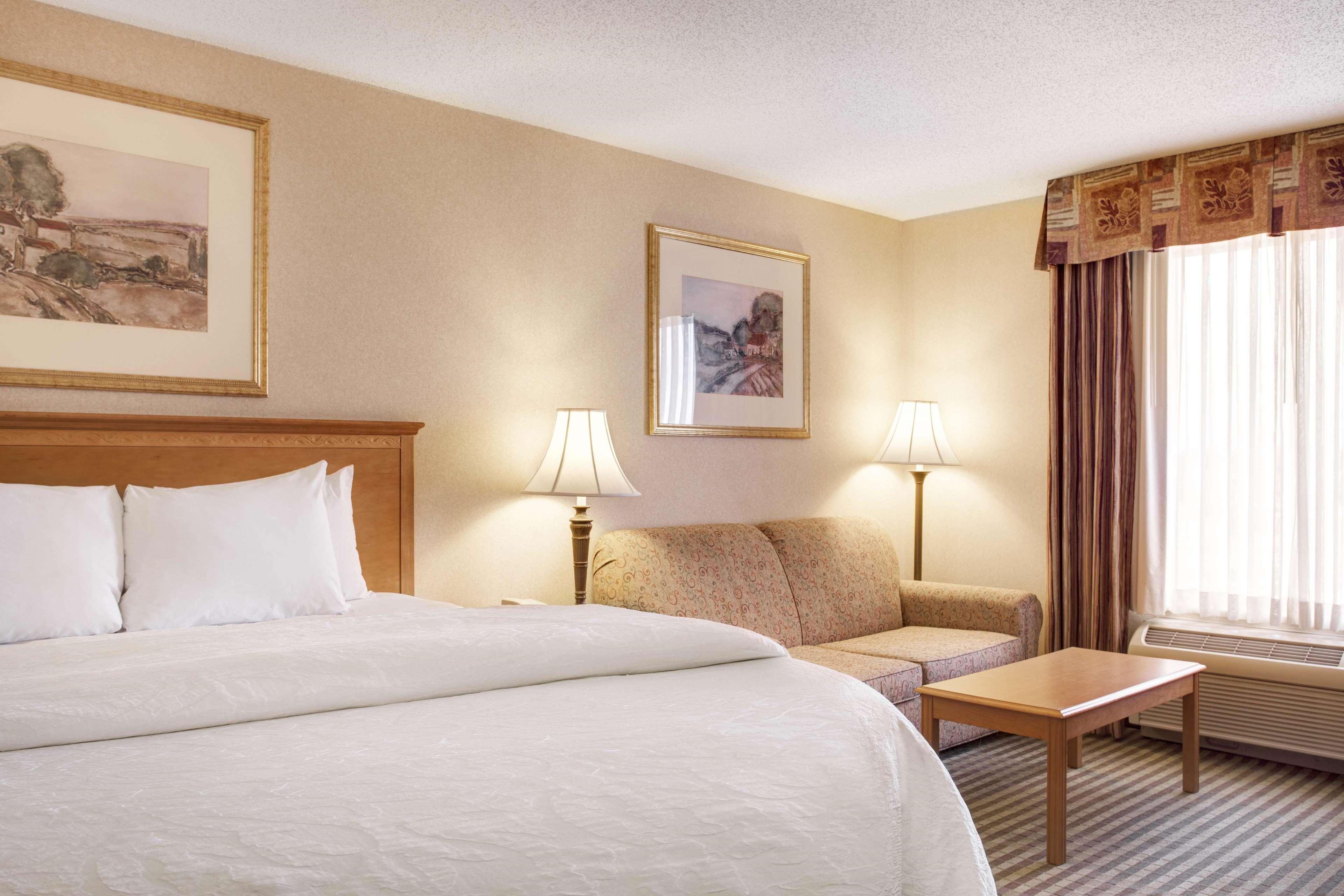 Hampton Inn & Suites Адисън Екстериор снимка