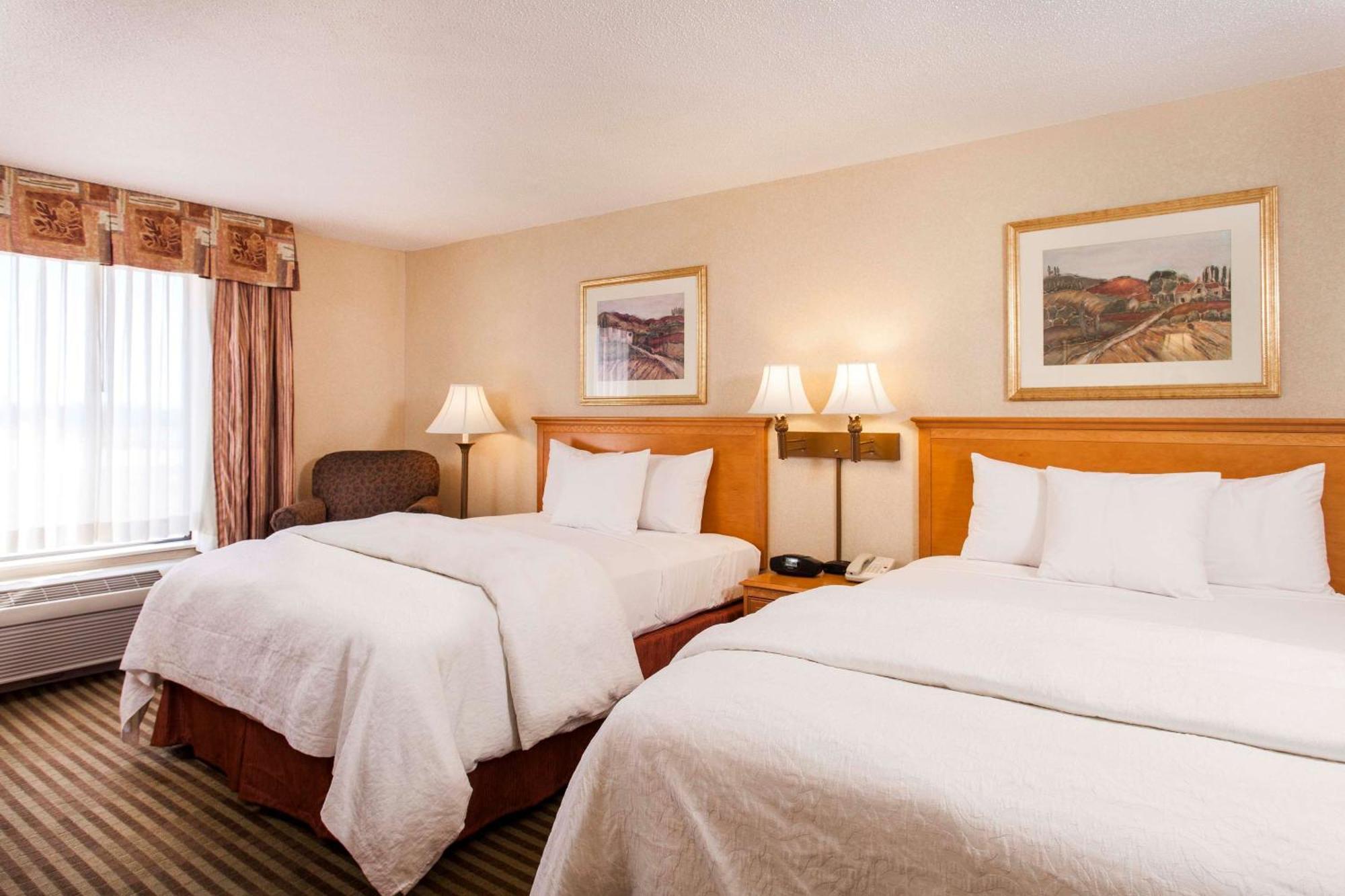 Hampton Inn & Suites Адисън Екстериор снимка