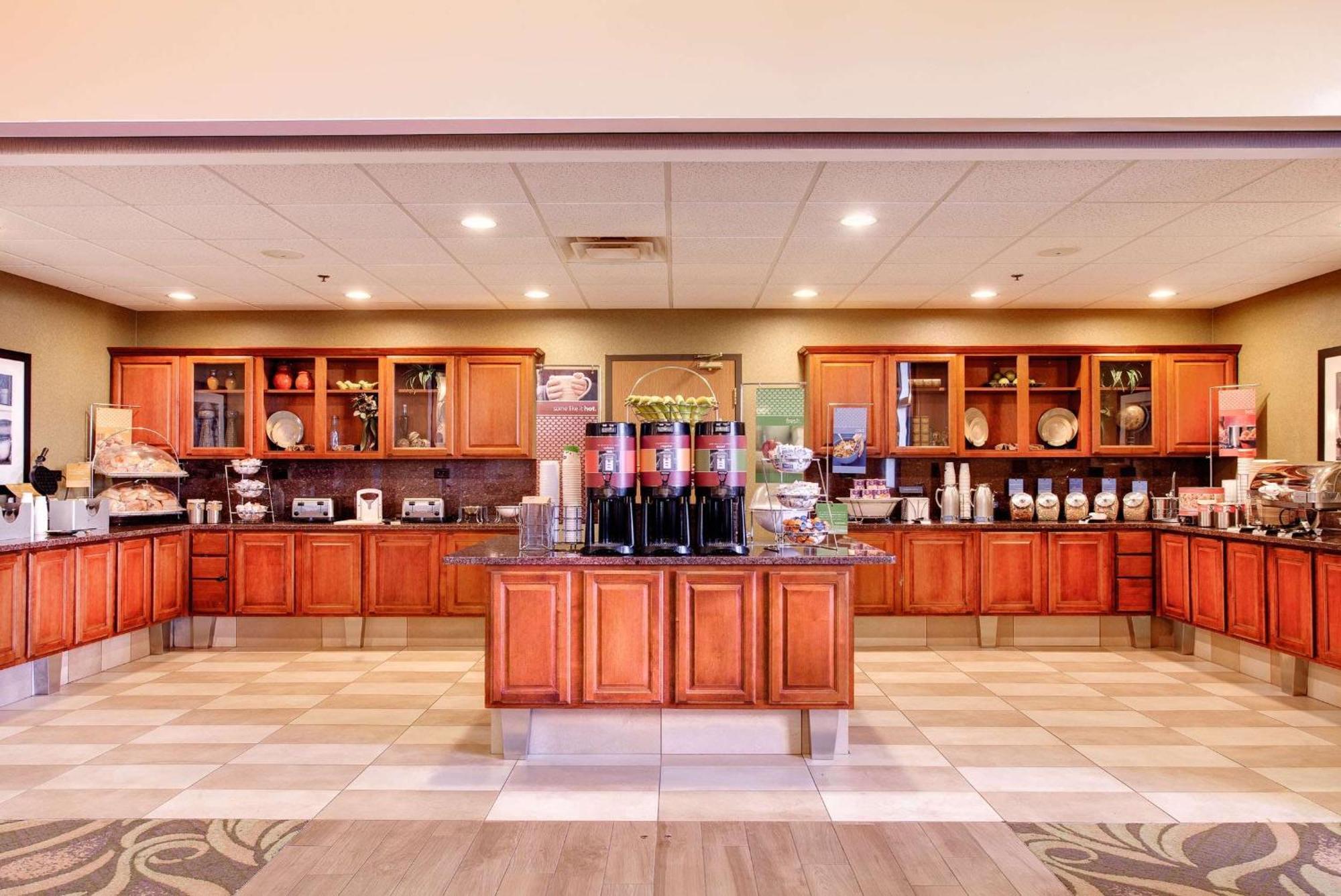 Hampton Inn & Suites Адисън Екстериор снимка