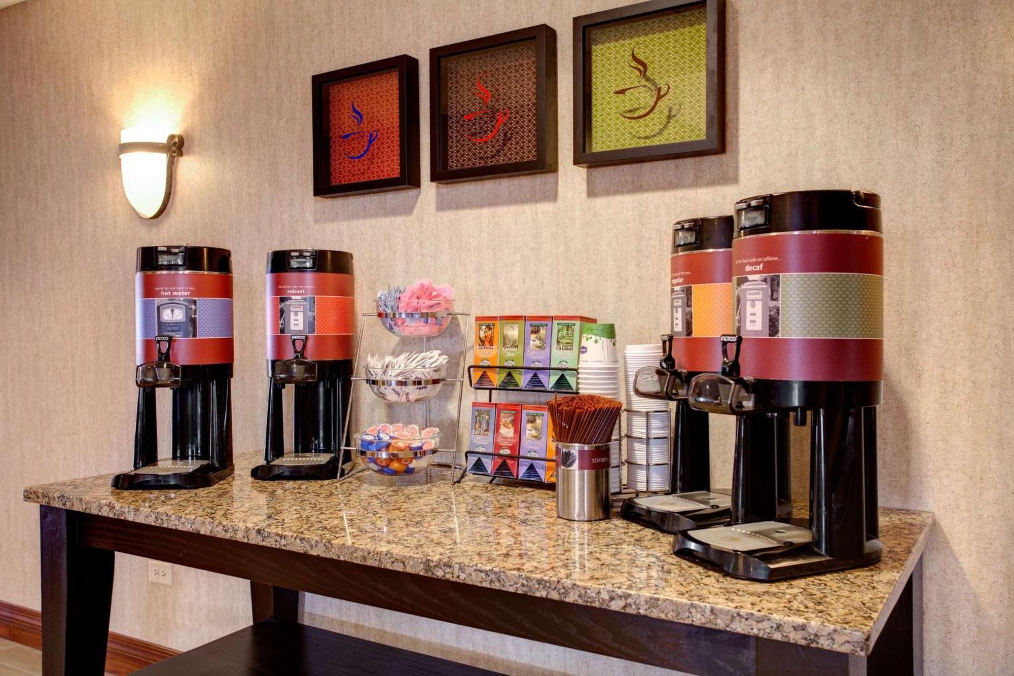 Hampton Inn & Suites Адисън Екстериор снимка